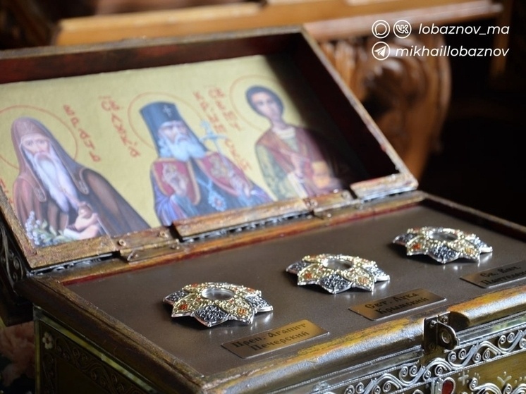     В Александро-Невский собор Старого Оскола привезли ковчеги с частицами мощей, фото: vk.com/id651493193