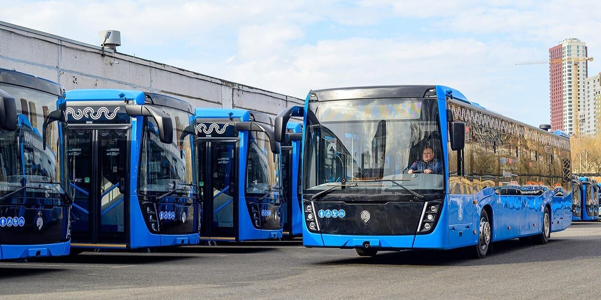 📷 1.1: Новые автобусы НефАЗ-5299 в парке Мосгортранса. Видно, что речь идет о партии техники, а не об одиночной поставке | пресс-служба ГУП «Мосгортранс»