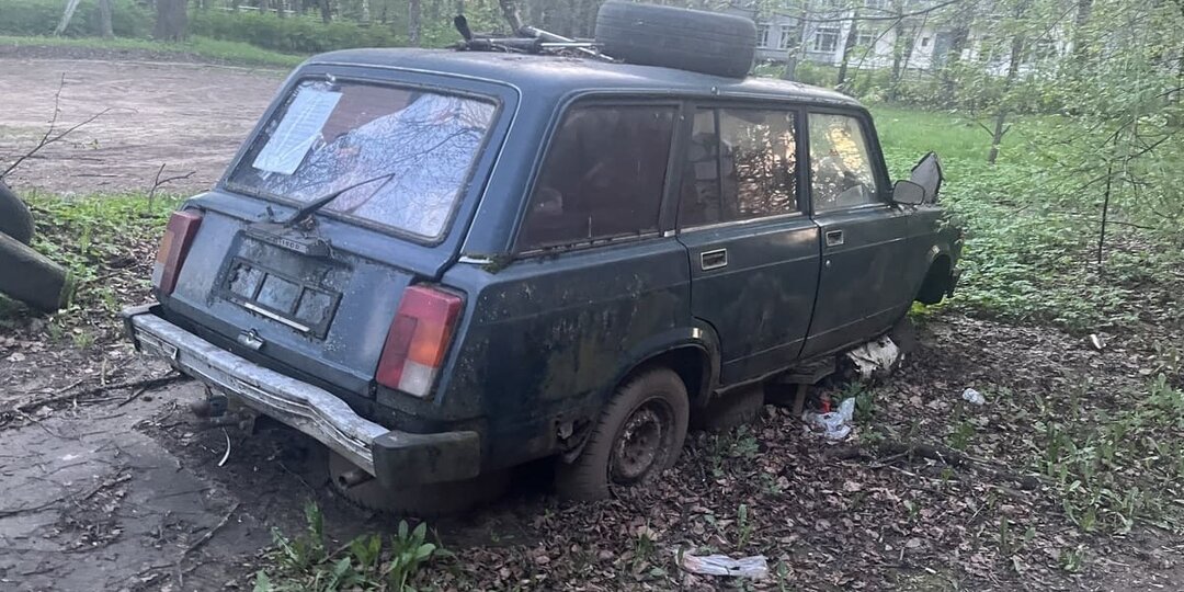 Администрация Твери ищет хозяев белого Ford и синего ВАЗа