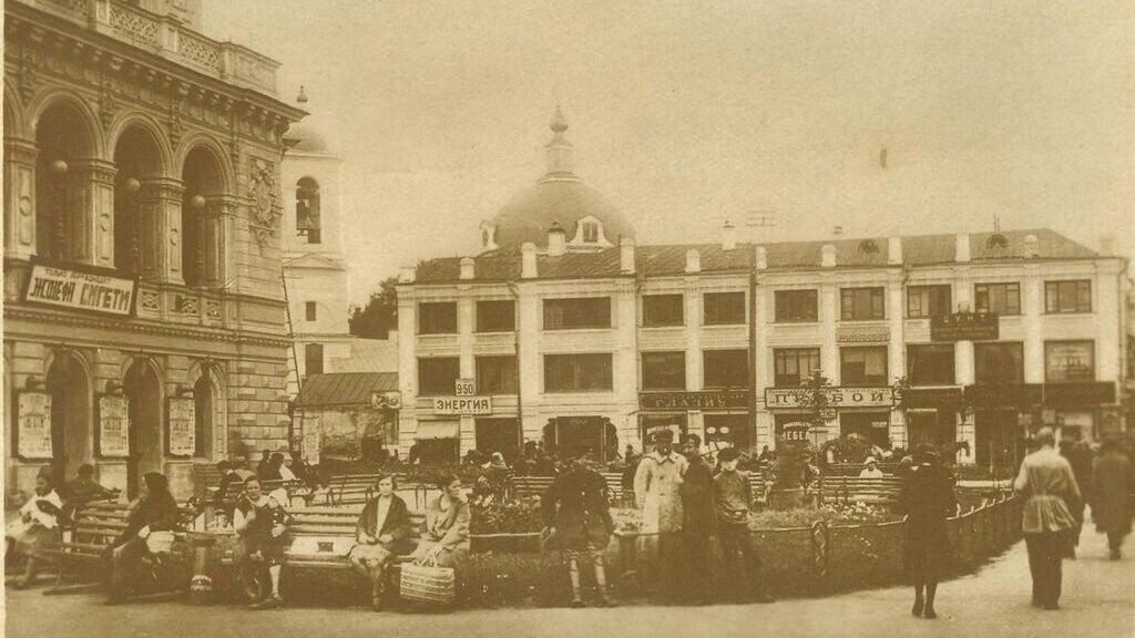    Вид на театр и Большую Покровскую улицу в Нижнем Новгороде в 1926 году   meshok.net / pastvu.com