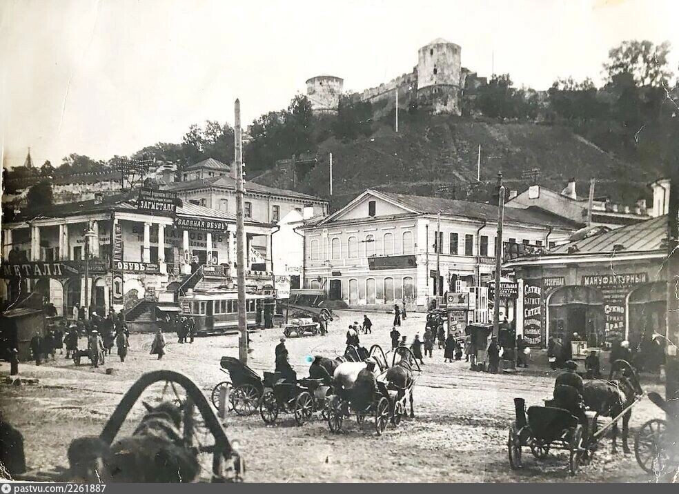    Кооперативная площадь в 1926 году   statehistory.ru / pastvu.com