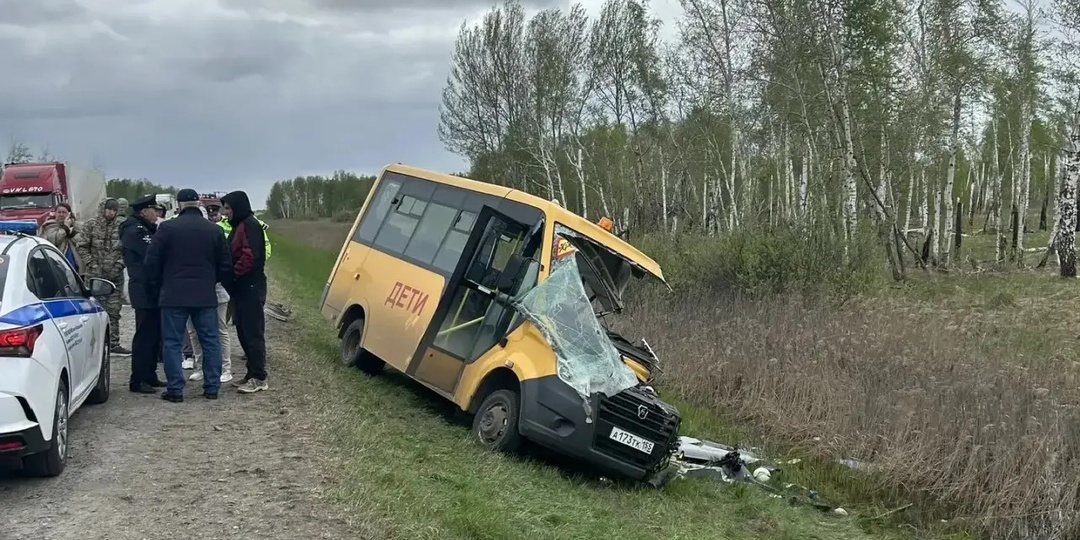 В Омске устанавливают обстоятельства ДТП, в котором пострадали школьники, одних из которых погиб