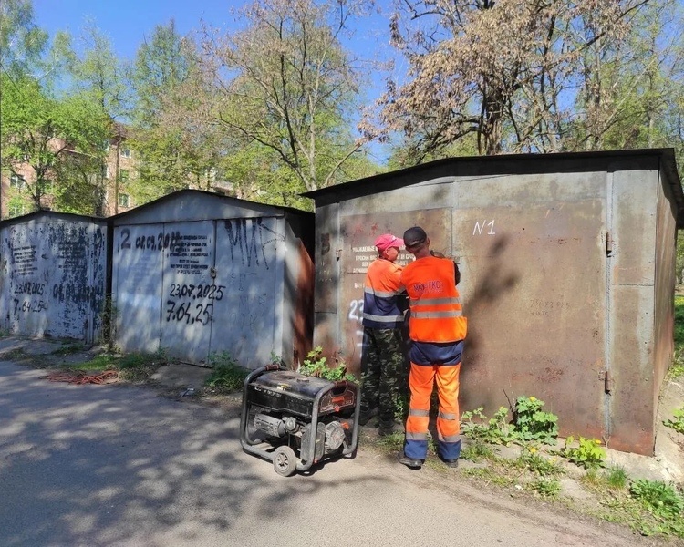     В Железногорске приступили к демонтажу незаконных гаражей