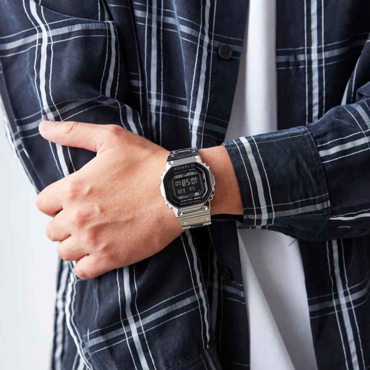 G-Shock GMW-B5000BT-1E имеет корпус из стали, но Bluetooth и радиосинхронизация Multiband 6 в этих часах уверенно работают 