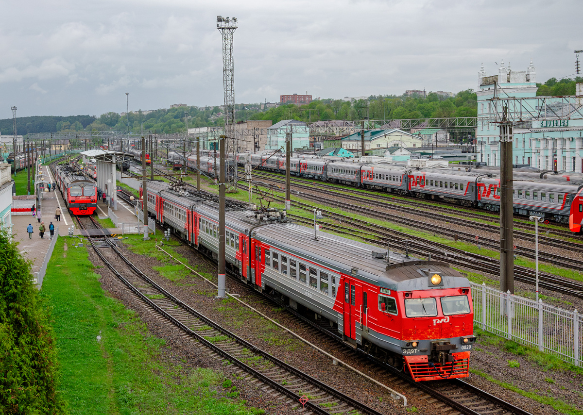 ЭД9Т-0020 (🚂ТЧПРИГ-43 Смоленск-1) отправляется в сторону Вязьмы. 