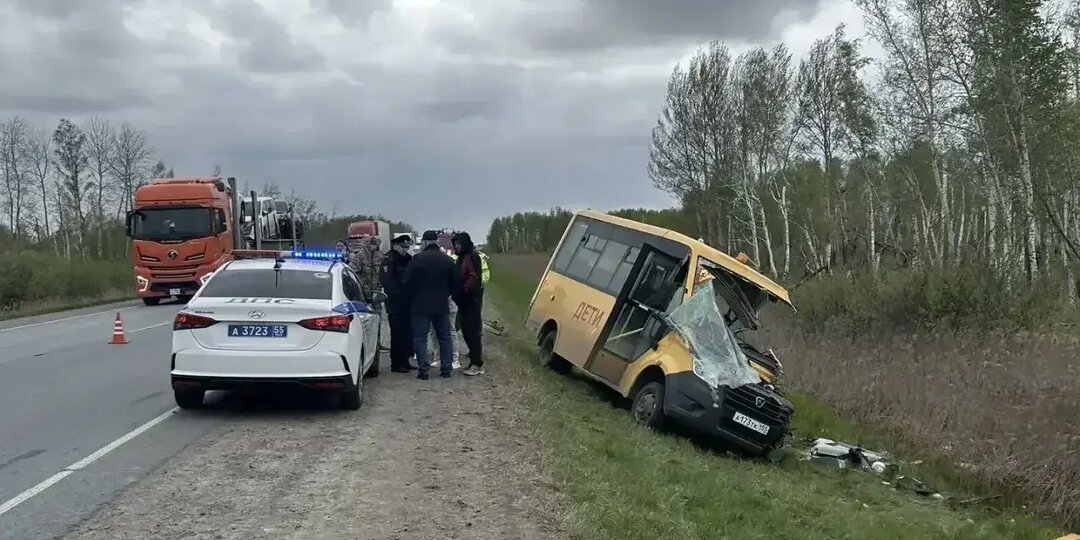 Количество пострадавших в ДТП со школьным автобусом под Омском выросло до девяти человек