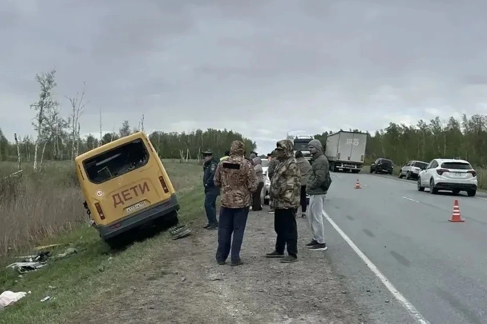   ГАИ: Причиной ДТП под Омском стал выезд автобуса с детьми на встречную полосу Фото: МВД России