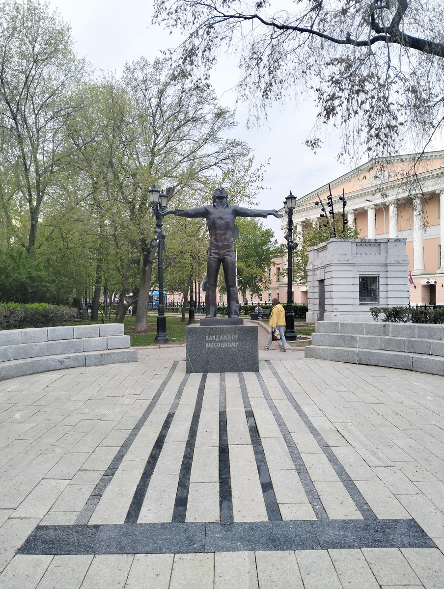 Памятник Высоцкому