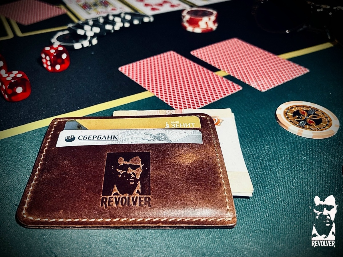 Revolver - картхолдер. Линейка бренда hurtoff.