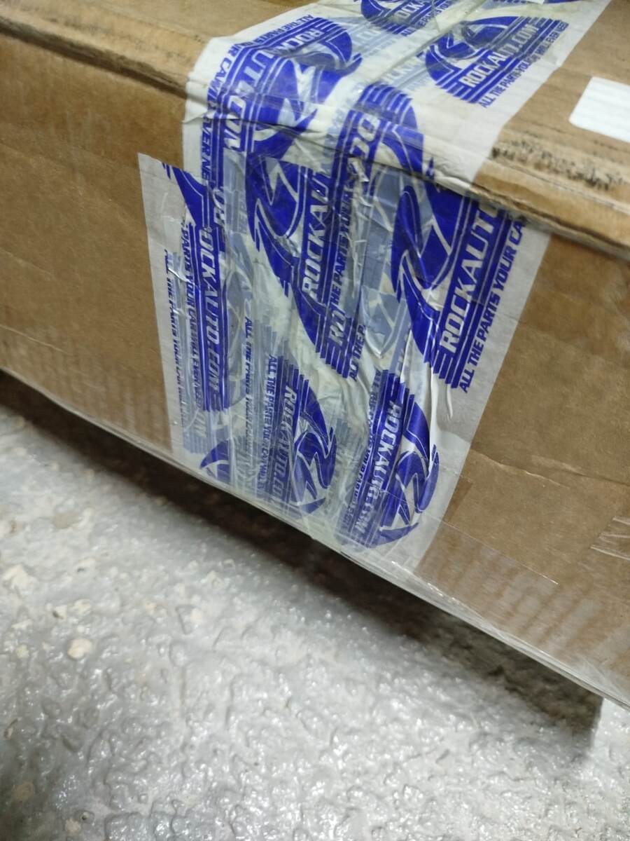 Коробка с запчастями сайта Рокавто