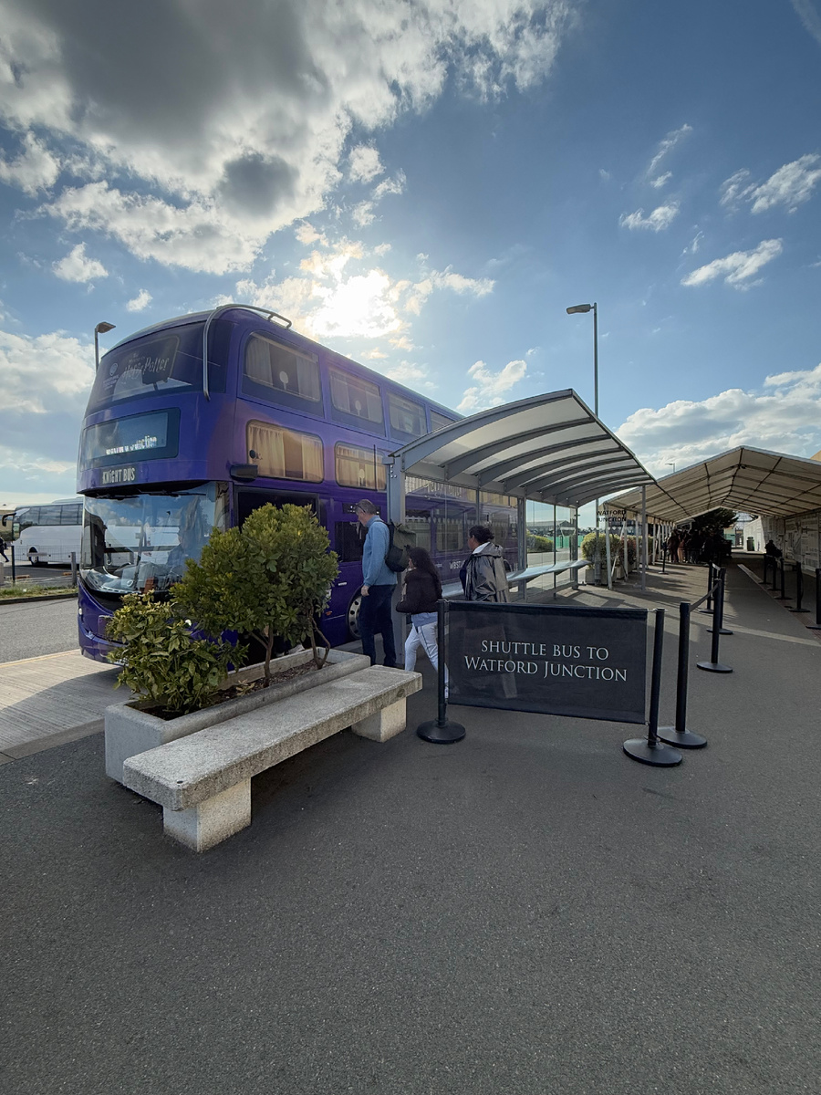 И также со студии можно доехать до железнодорожной станции Watford Junction на фирменном автобусе (входит в стоимость билета). 