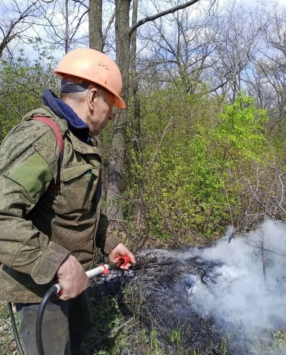    В жаркую погоду пожар в лесу может возникнуть моментально. Фото: МЧС ДНР