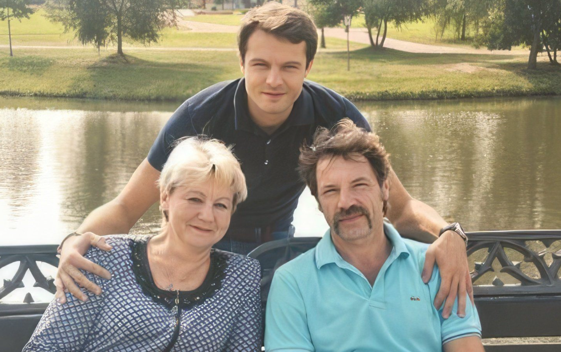 Евгений с родителями