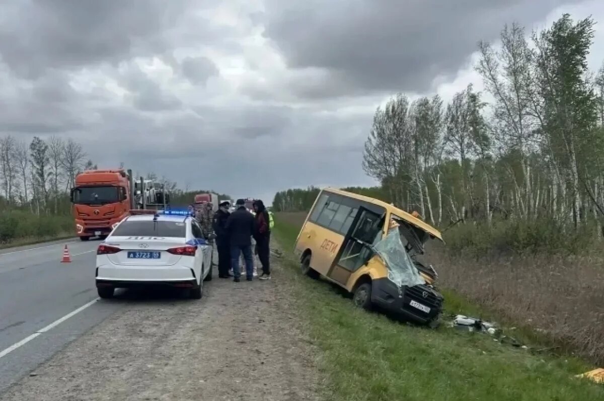    Лоб в лоб с грузовиком: детали жуткого ДТП со школьным автобусом под Омском