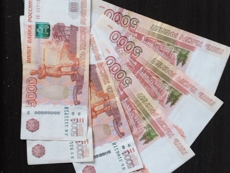     В топы по зарплатам также попали сотрудники холдингов. Фото: архив МК в Питере