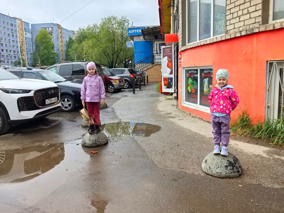 Где-то на пересечении двух улиц (город и деревня)