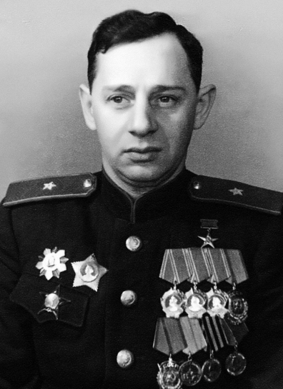 Илл.: Исаак Моисеевич Зальцман (26 ноября (9 декабря) 1905 — 17 июля 1988) — советский государственный деятель, один из организаторов танковой промышленности, генерал-майор инженерно-танковых войск, Герой Социалистического Труда, лауреат Сталинской премии. 