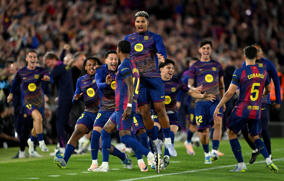    Футболисты "Барселоны"  David Ramos/Getty Images