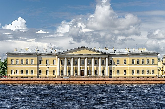 Рис. 10. Здание императорской академии наук в Санкт-Петербурге