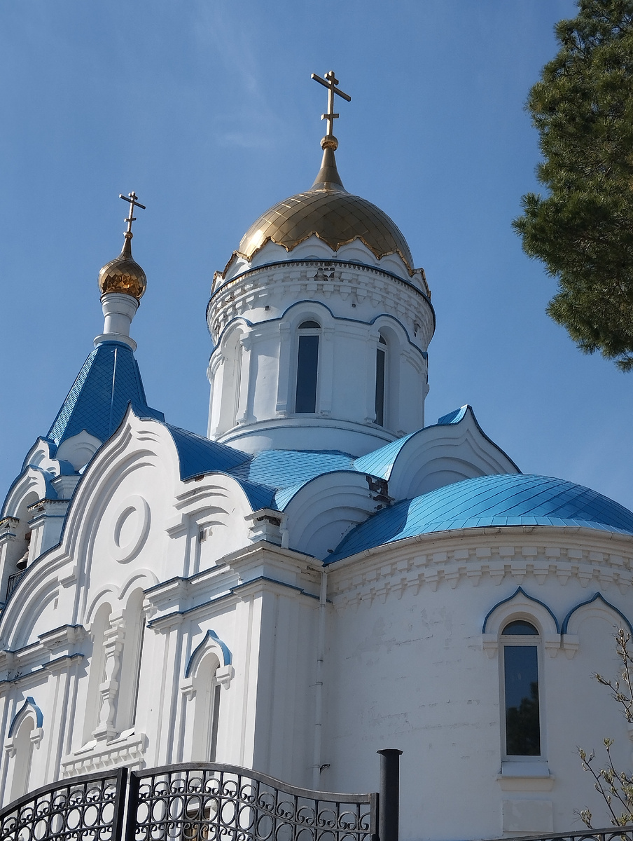 Храм во имя святых первоверховных апостолов Петра и Павла. Фото автора