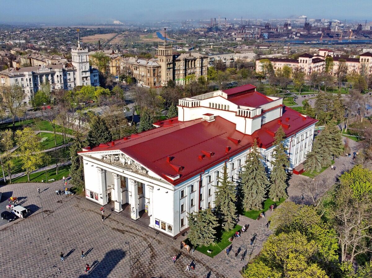    Здание Донецкого академического областного драматического театра в Мариуполе. 2021 год | CC BY 4.0 / Oleksandr Malyon / Здание драматического театра, Мариуполь, пл. Театральная, 1 (cropped)