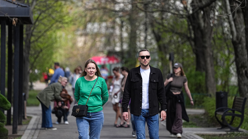 Первый звоночек? Врач объяснил, о каких болезнях говорит изменение походки