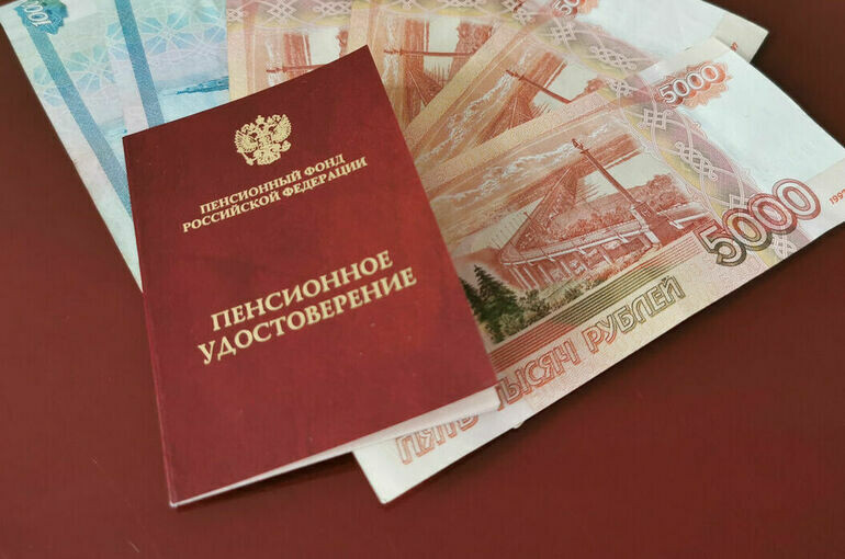 Как сохранить пенсию при долгах: Верховный суд утвердил право на минимальный доход 