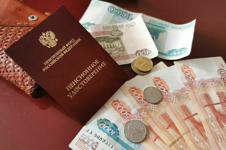 Пенсия на карту или наличными: где скрыта выгода для пенсионера