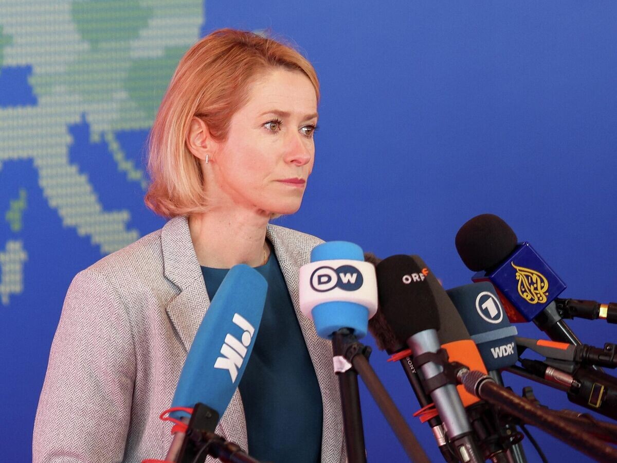    Глава дипломатии ЕС Кая Каллас выступает перед СМИ в день саммита лидеров Европейского союза на Кипре | © REUTERS / Yiannis Kourtoglou