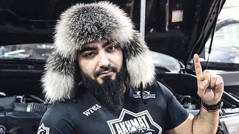    Эмиль Пашаев заявил, что родители девушки довели ее до самоубийстваСоцсети