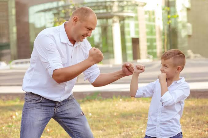 Источник: https://bestlifeonline.com/things-no-dad-should-ever-say-to-their-kids/