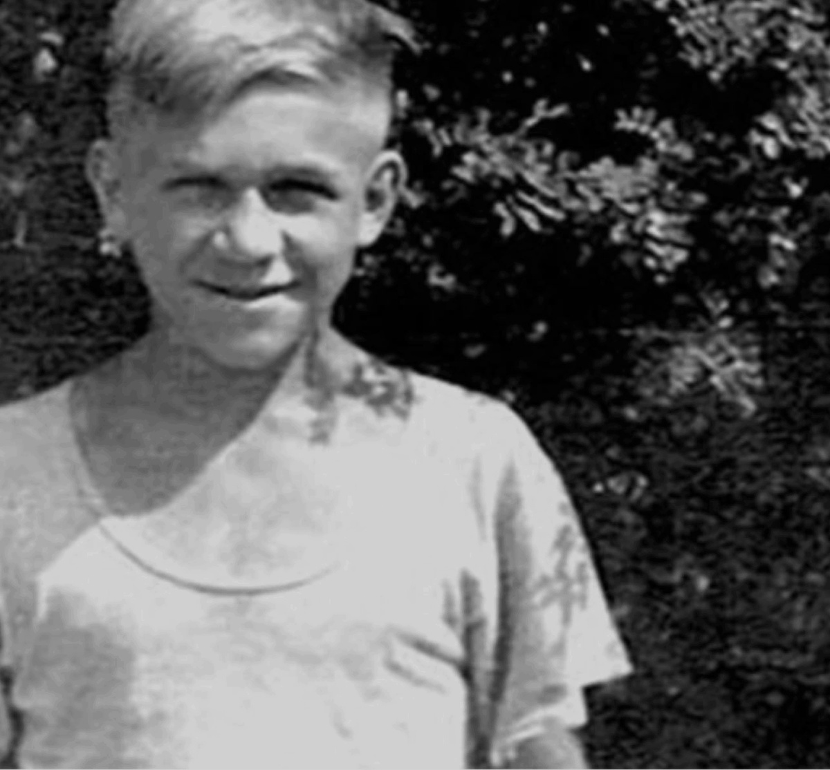 архивное  фоо Льву  Яшину 15 лет