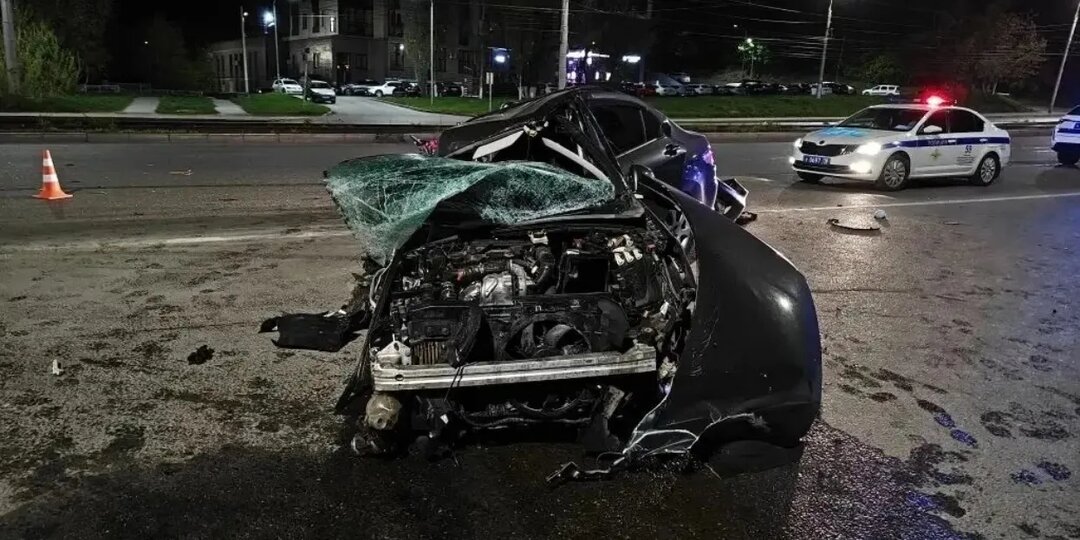 В Ижевске нетрезвый водитель на «Пежо» врезался в опору – пассажир в тяжелом состоянии
