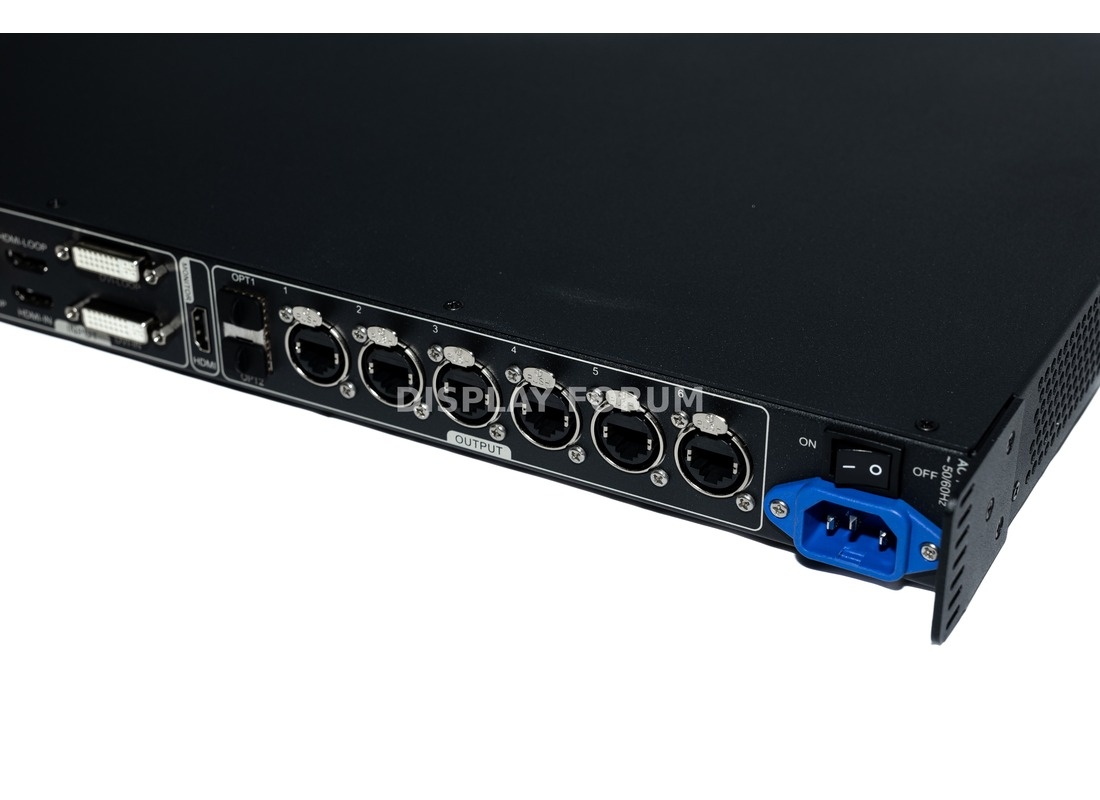NovaStar MCTRL660 PRO это профессиональный sending card с шестью гигабитными портами и двумя оптическими выходами, поддержкой Genlock и режимом конвертера в оптику. Берут в аренду, концерты и инсталляции светодиодного экрана от 6 до 30 квадратных метров. По сути это рабочий видеопроцессор-середняк линейки M-series, на котором собирается большинство профессиональных видеостен в России.м