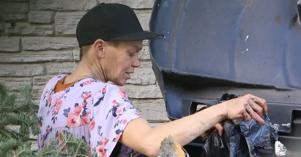Женщина, которая когда-то красовалась на обложках журналов, теперь роется в мусорных баках, чтобы выжить 
