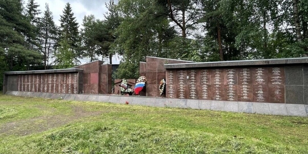 На кладбище в Петрозаводске демонтировали плиты мемориала