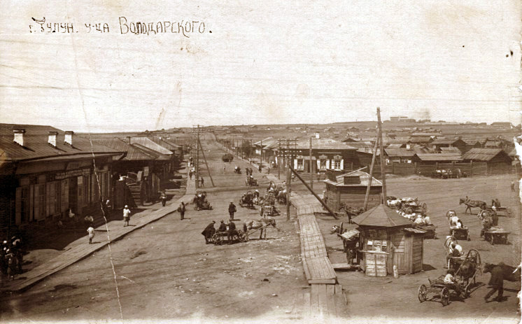 Тулун в те годы. Справа базарная площадь 