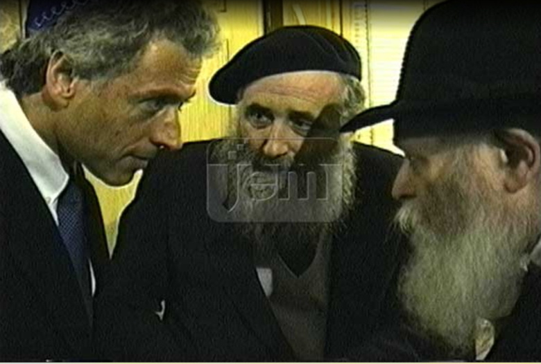 Проф. Брановер (в центре) на встрече с Ребе. 1988. Источник: JemPhotos