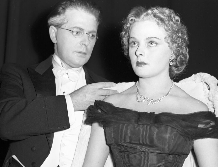 Лилия Юдина и Николай Афанасьев в сцене из спектакля «Пигмалион», 1957 год. Фото Д. Козлова
