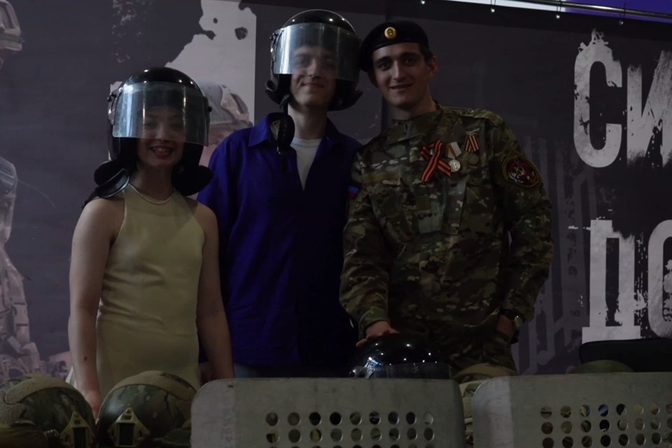    Дружинники реконструировали события Русской весны в ДНР. Фото: «Народная Дружина» в ДНР