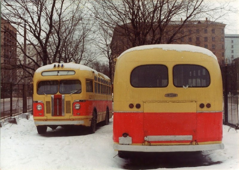 Автобусы ЗИС-155, окрестности пл.Дмитровская, г. Москва. 1993 г., фото: Сватиков Л.С.
