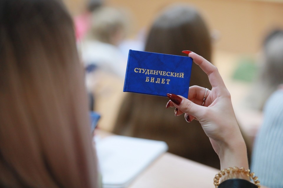    В Новосибирске госвузы перешли на цифровые студенческие билеты и зачётки. Мария ЛЕНЦ