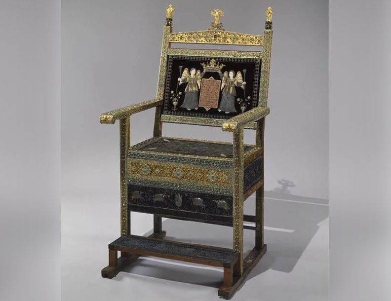 Алмазный трон царя Алексея Михайловича, изготовлен 1650-e гг, Иран, хранится в Оружейной палате Московского Кремля (зал № 7, витрина 47)