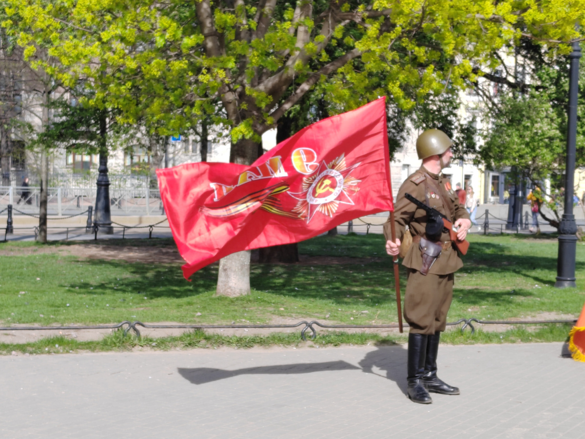 У метро Горьковская