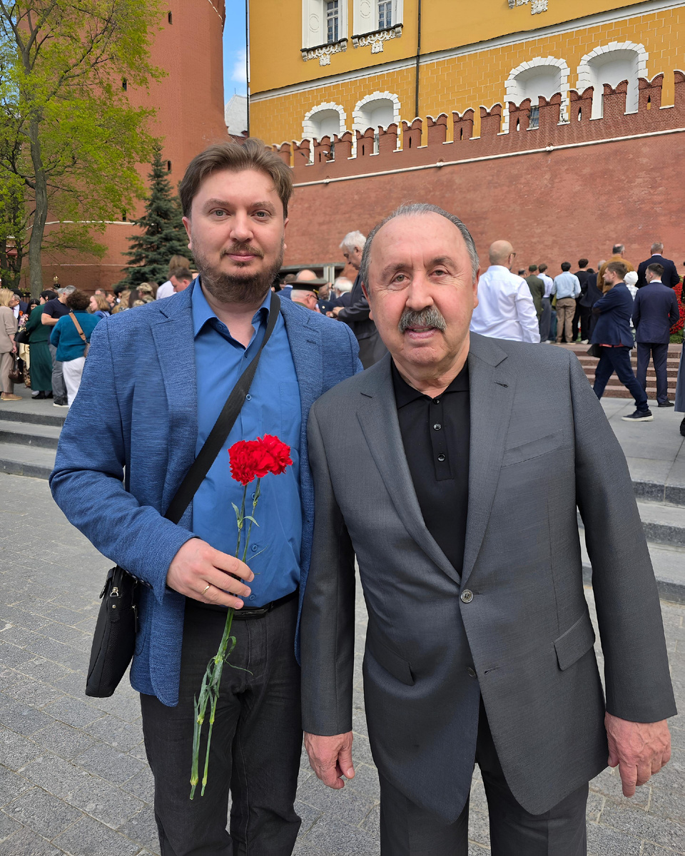 Илья Ушуллу и советский футболист, советский и российский футбольный тренер, государственный и политический деятель Валерий Газзаев