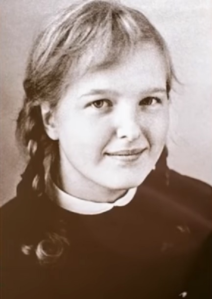 Лена Соловей в школьные годы. 