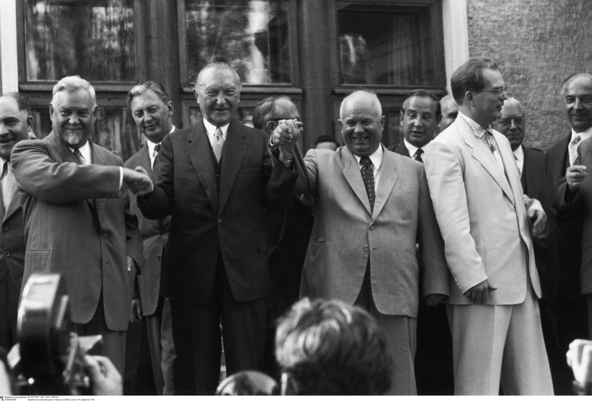                     Канцлер ФРГ Конрад Аденауэр на переговорах в Москве. Сентябрь 1955 года
