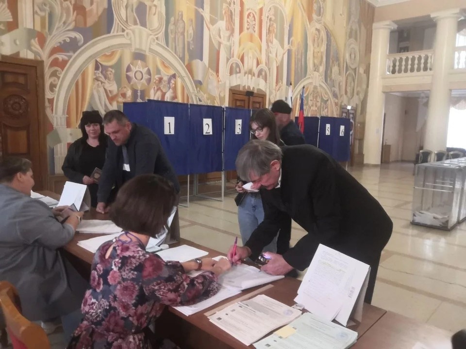    Более 90% голосовавших выбрали независимость и создание ЛНР Александра АНТОНОВА