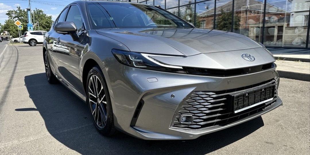 Toyota Camry IX (XV80) 2026: 3 причины купить и 2 — отказаться