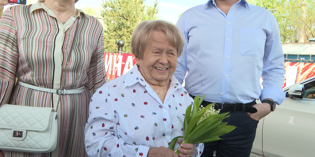 «Свет Великой Победы» и парад: как Александра Пахмутова отметила 9 Мая в Волгограде